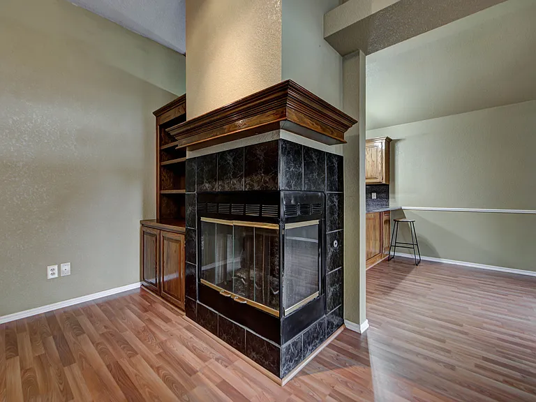 2912 Edinburg Dr — Photo 10