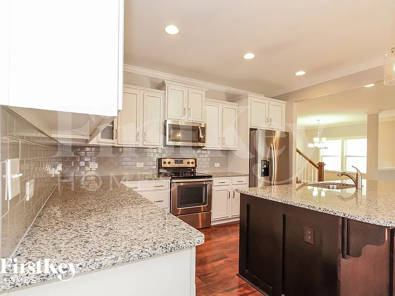 3845 Streamside Dr — Photo 7