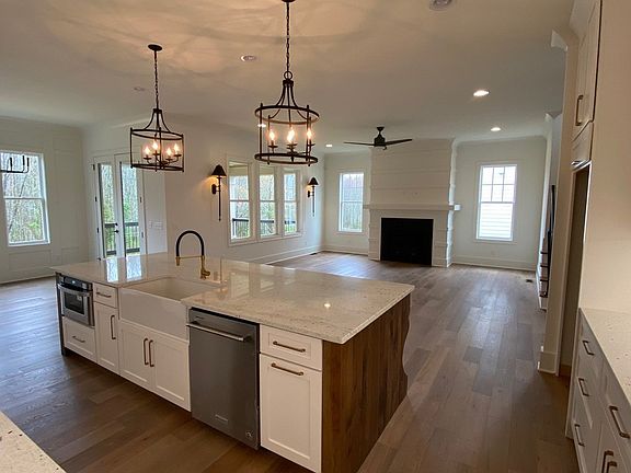 5th image of 117 Glen Abbey Dr