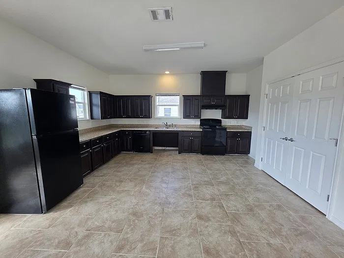 3 bed, 2.0 bath, 1400 sqft, $1,472 — Photo 3