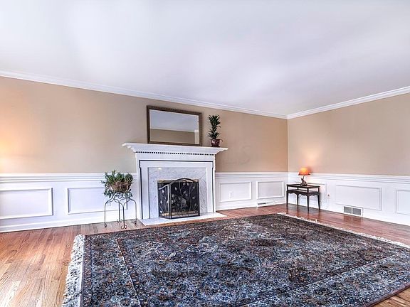 4th image of 1110 Regency Dr