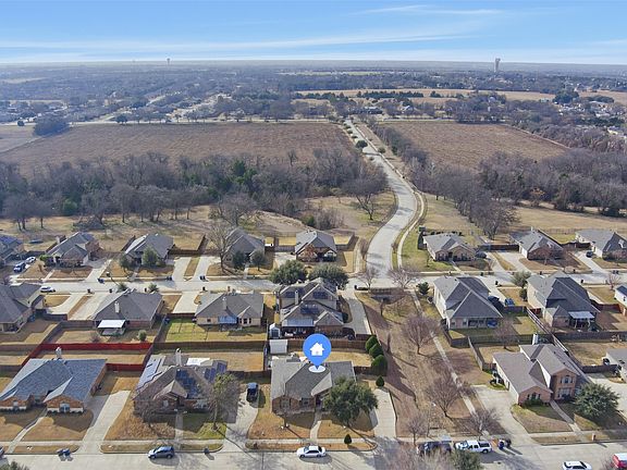 2nd image of 910 Grouse Rd