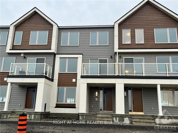 26 Limnos Ln, Ottawa, ON K2S 0V5