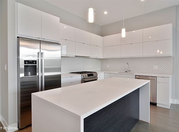 3rd image of 2335 W Chicago Ave #2F