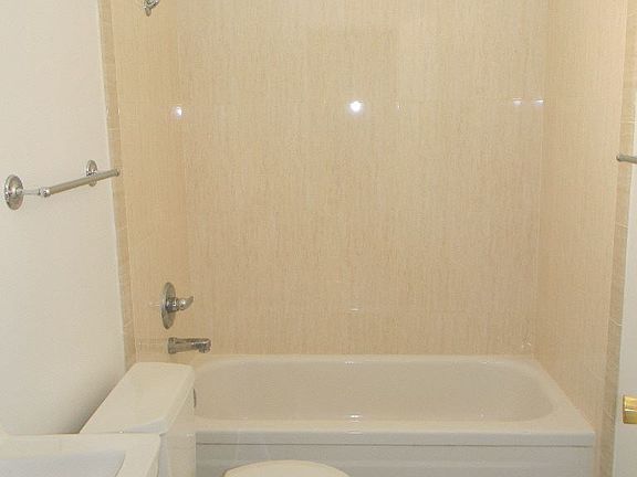 5th image of 3055 Sacramento St APT 3