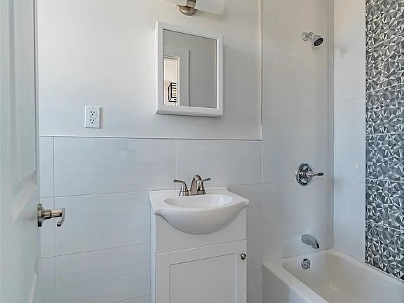 4th image of 312 Sip Ave APT 1