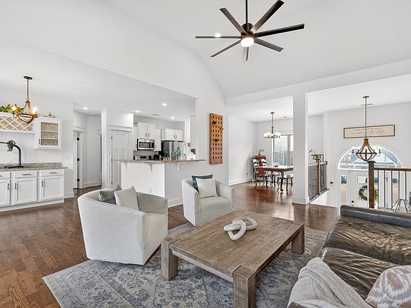 4th image of 105 Brook Hollow Ct