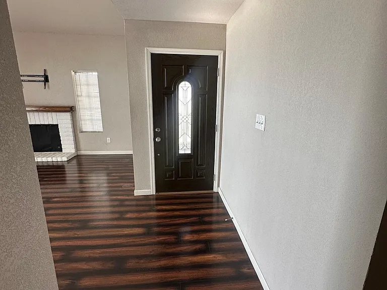 10485 S Del Valle Dr — Photo 2