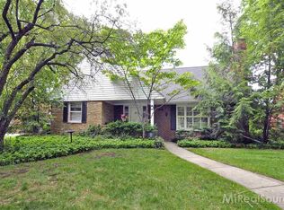 266 Lothrop Rd, Grosse Pointe Farms, MI 48236