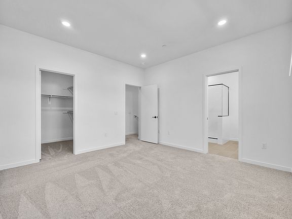 4th image of 1072 Foothill Blvd