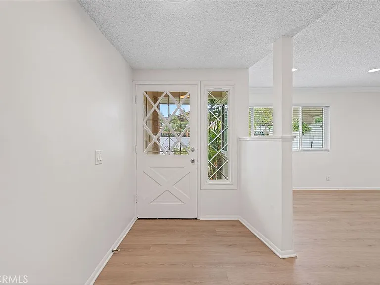 1019 E Walnut Ave — Photo 5