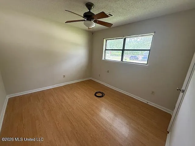 125 Clarence Dr — Photo 8