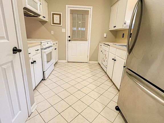 4th image of 110 Darteze Dr