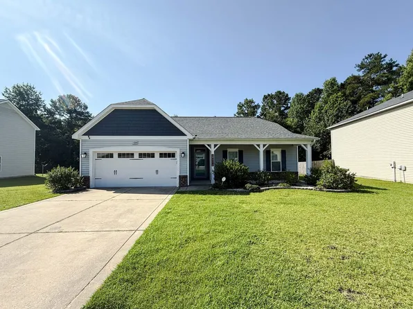 728 Roanoke Dr, Raeford, NC 28376