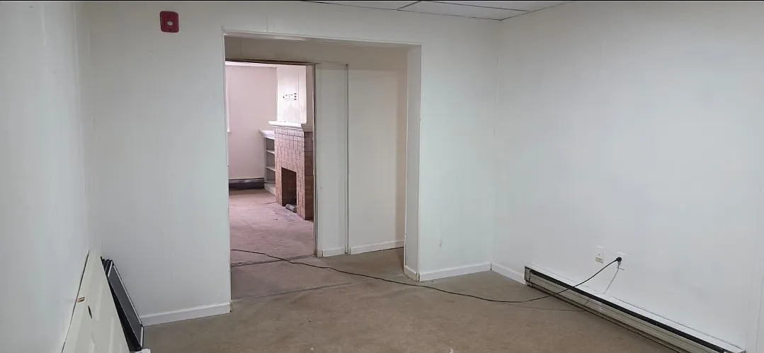 Building Photo - 236 S Oak St #5