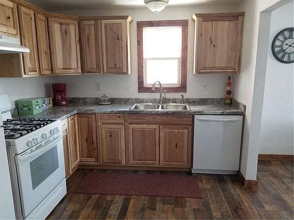 4th image of 1327 Tillamack St