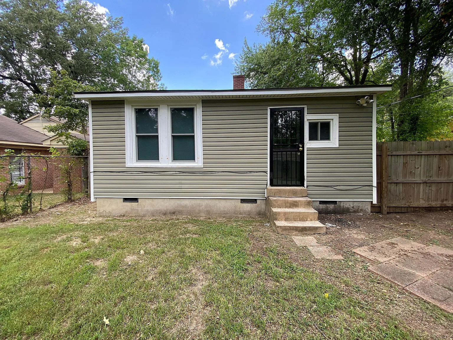 3245 Carnes Ave — Photo 3