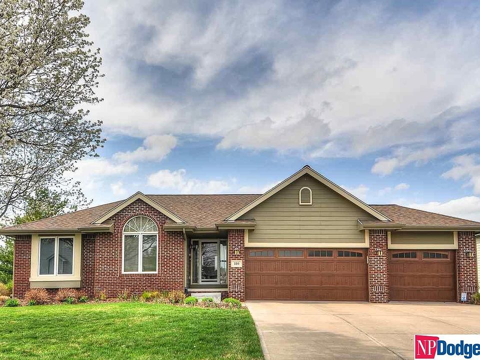 1st image of 110 Oakmont Cir