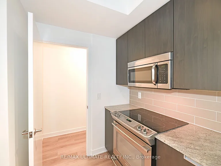 400 Wellington St W #306 — Photo 8