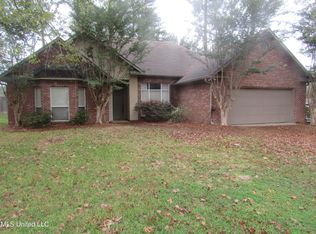 327 Pinewood Ln, Ridgeland, MS 39157