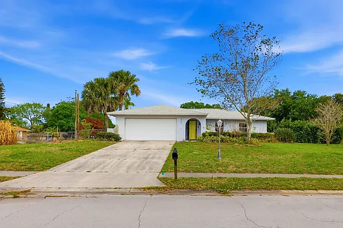 2701 Lewis St Photo 1