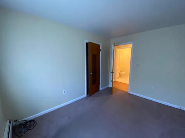 218 Concord Ln, Middletown, NY 10940