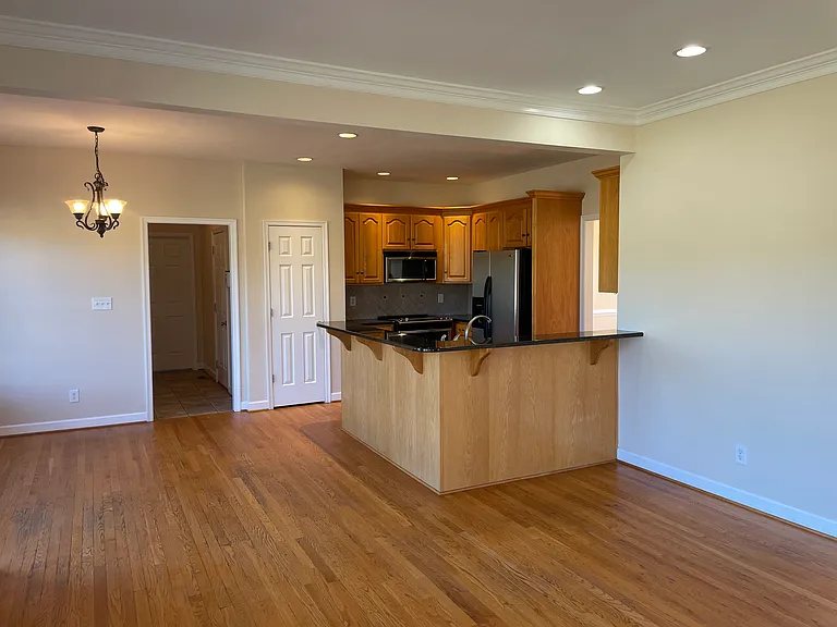 1184 Farmington Dr — Photo 3