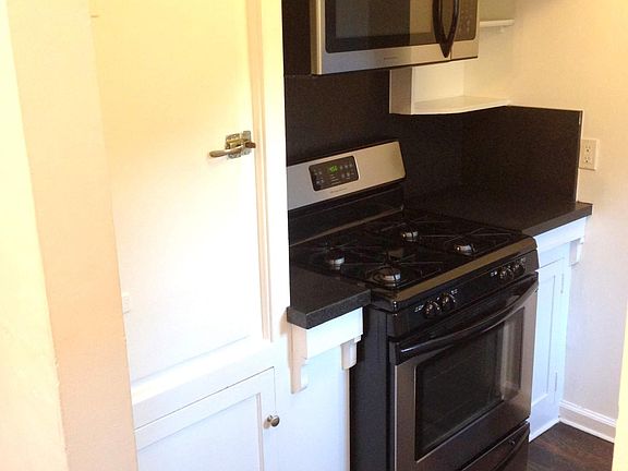 5th image of 829 N Sweetzer Ave #1/2