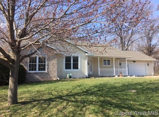 22 Deer Meadow Ln, Petersburg, IL 62675