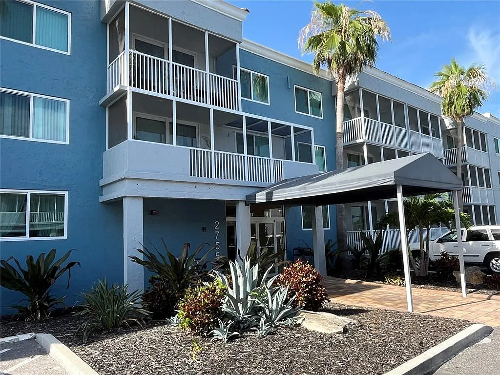 2755 Coconut Bay Ln — Photo 1