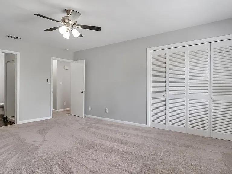738 E Jefferson St — Photo 18