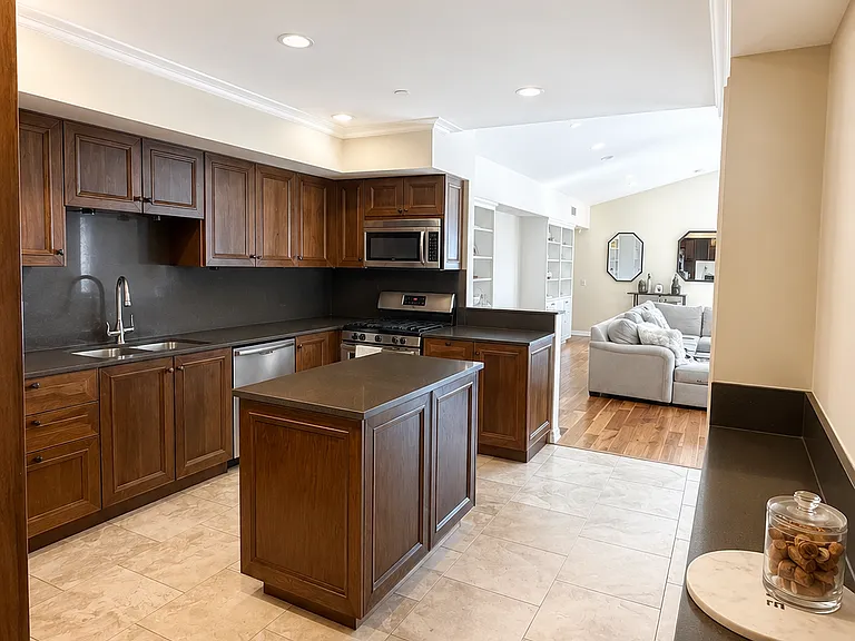 1420 S Bundy Dr #405 — Photo 2