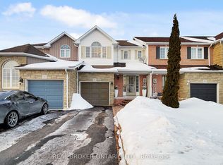 16 Wade Sq, Clarington, ON L1E3E5