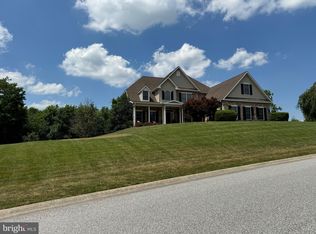 25 Hunters Chase, Etters, PA 17319