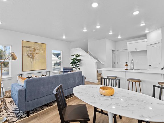 Finished home photos are representational images only. See sales agent for details.