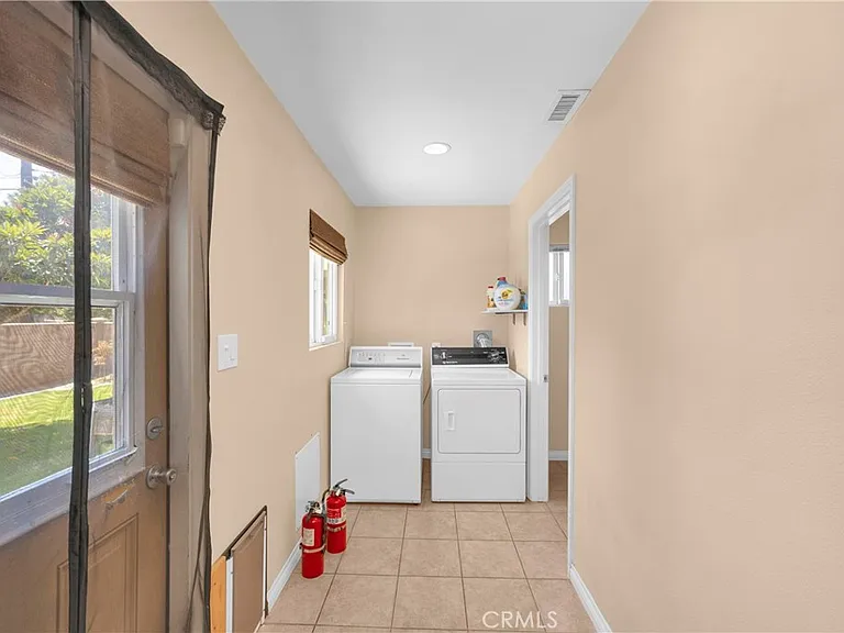 1521 S Dallas Dr — Photo 6
