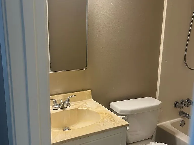 813 Sorrells Dr — Photo 9
