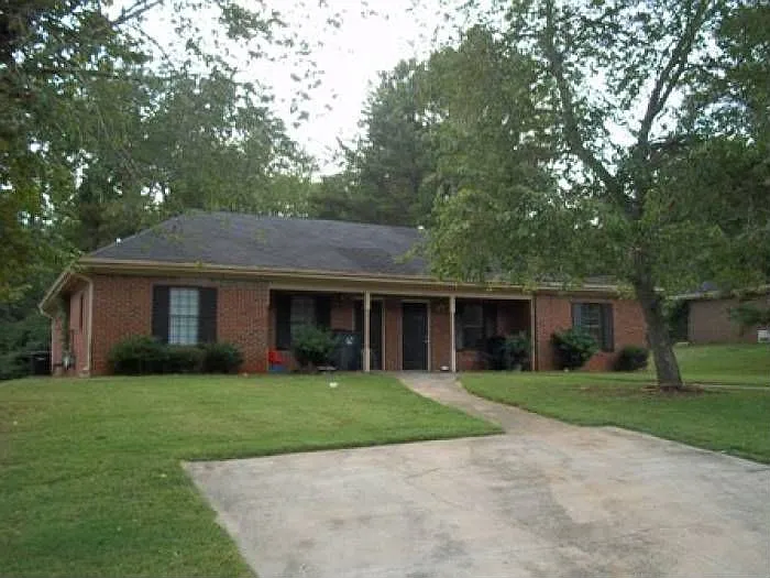 310 Freeport Dr photo 1