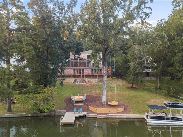 472 Lakeshore Dr, Berkeley Lake, GA 30096