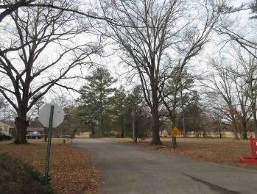 Exterior Neighborhood (street photo)