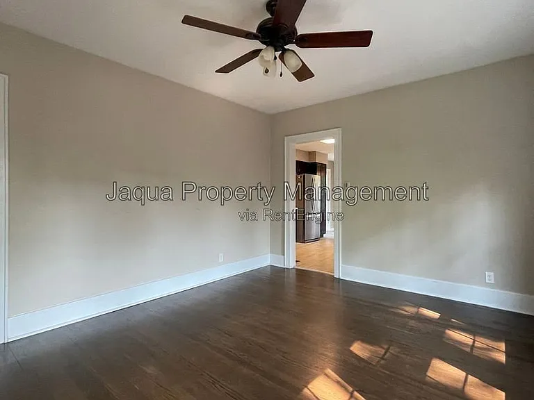 1425 Lakeway Ave — Photo 6
