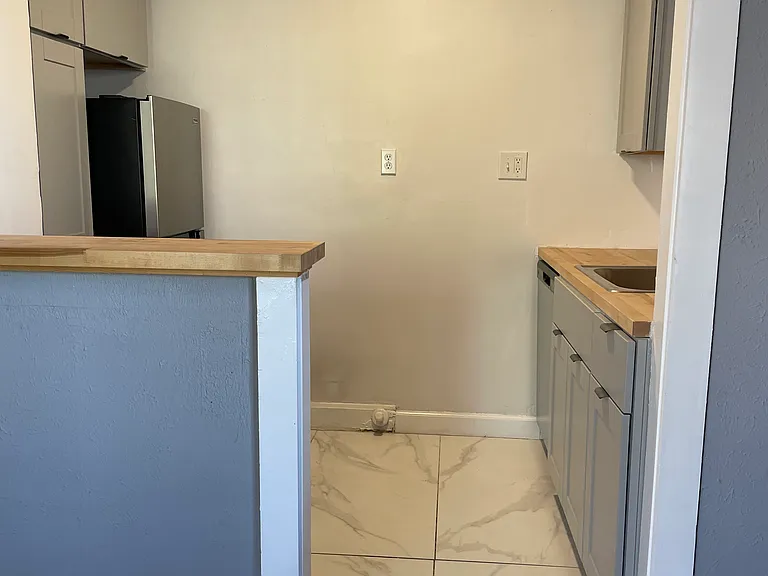 1760 N Pearl St #9 — Photo 9