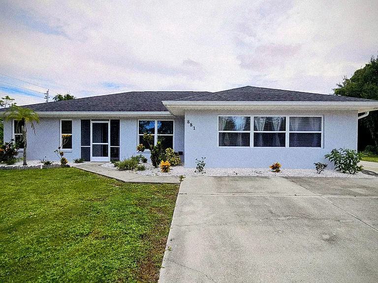 881 Bayshore Dr