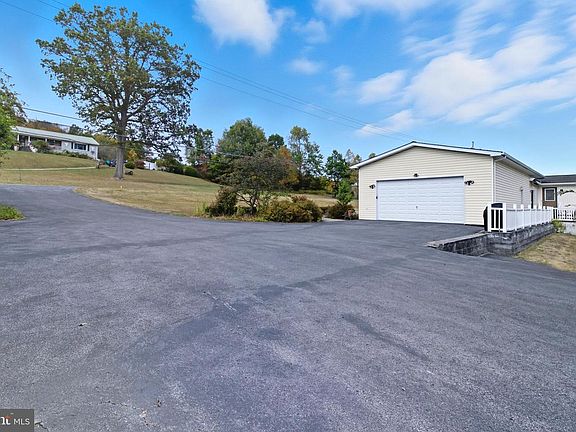 4th image of 1532 Clarence Rd