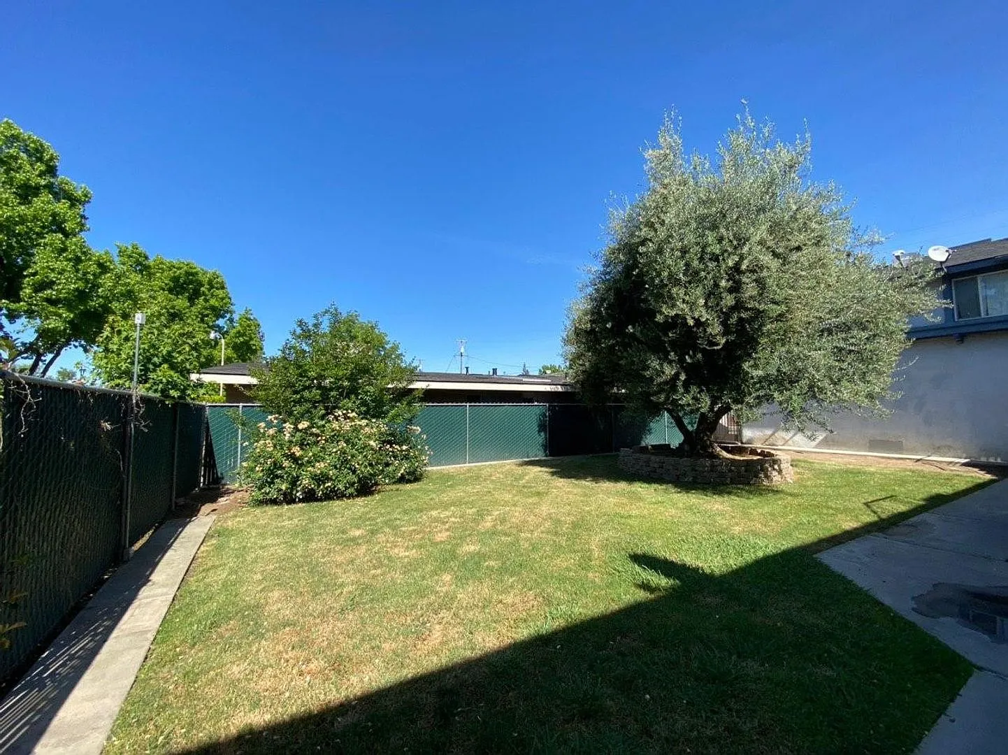 3333 E Fairmont — Photo 2