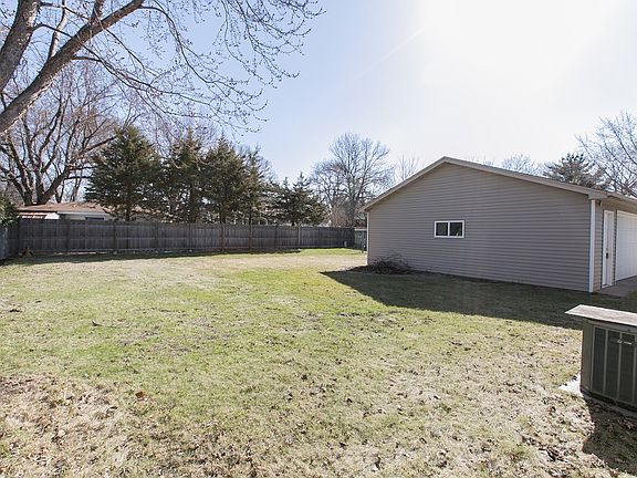 5th image of 813 Blackoaks Ln