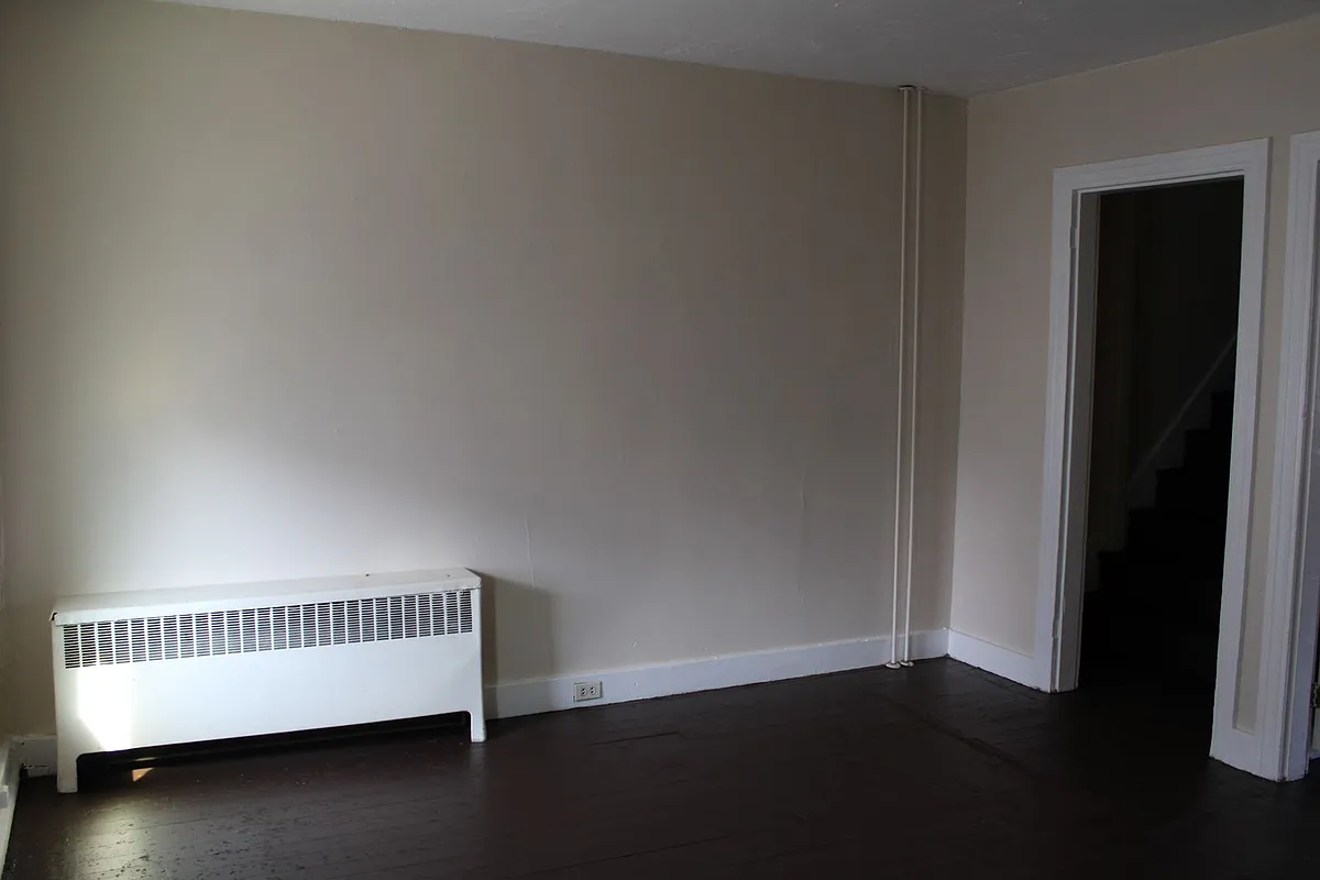 Building Photo - 103 W 6th Ave #2