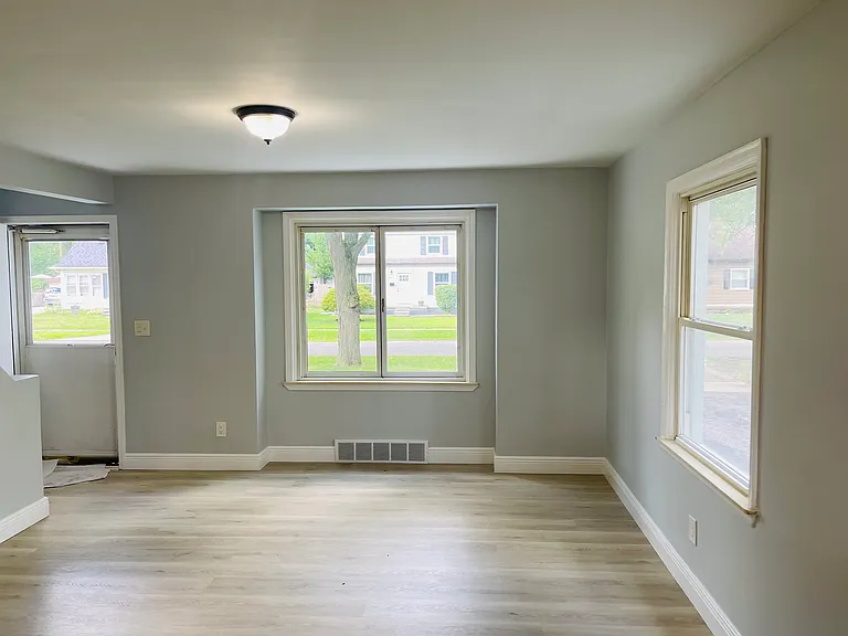 33511 Pierce St — Photo 9