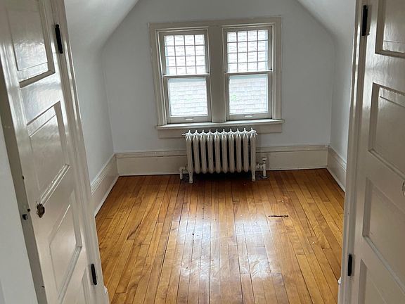 5th image of 2416 Fremont Ave S #3