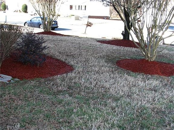 Well maintained landscaping in front